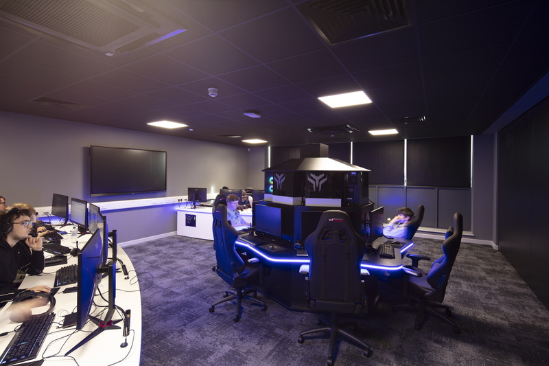 E-Sports-room-in-T.H.E-Hub